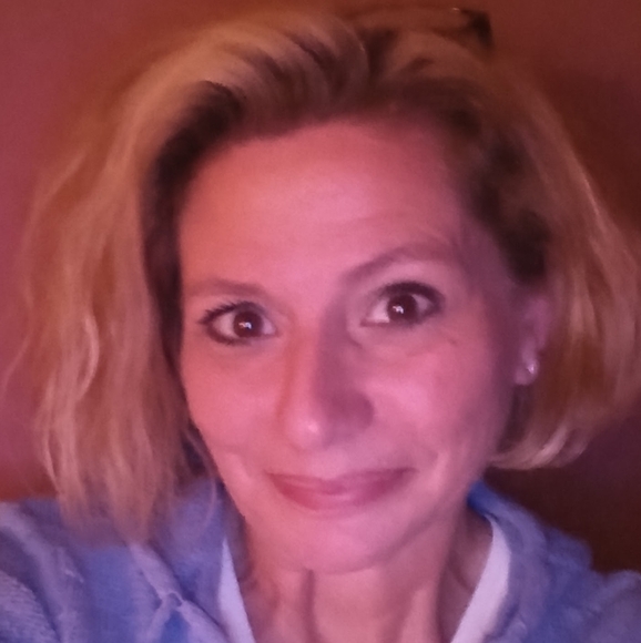 Meet your Posher, Lora - Picture 1 of 1